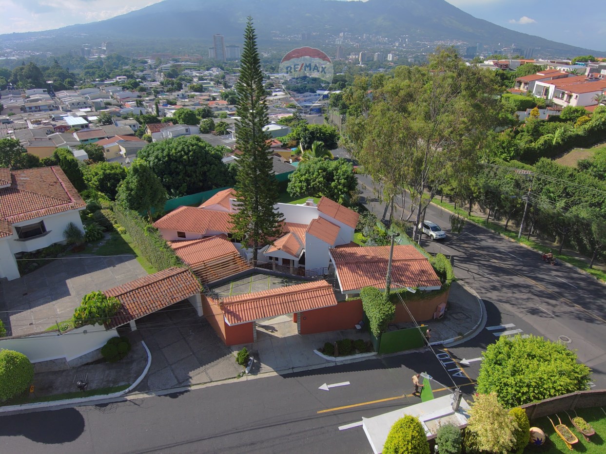 House in Cumbres de Cuscatlan