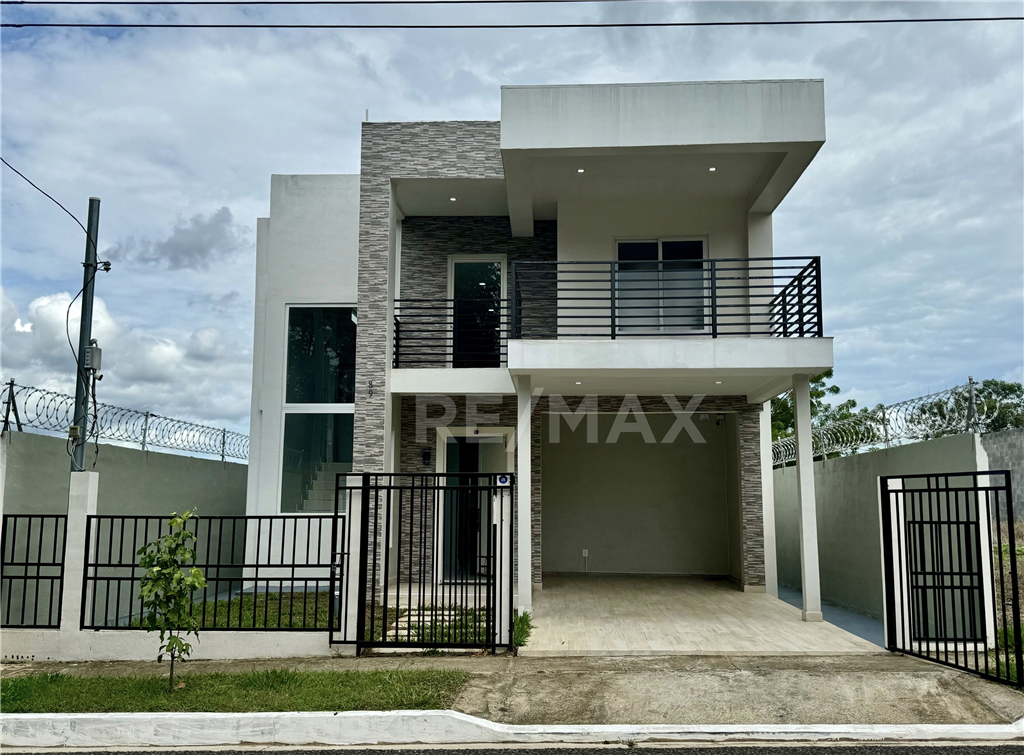 Modern house in Riverside Garden San Miguel