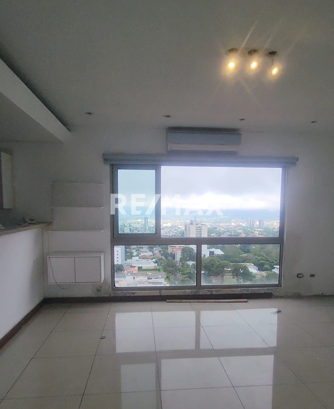 Spacious Apartment with White Appliances for Rent in Colonia Escalón!