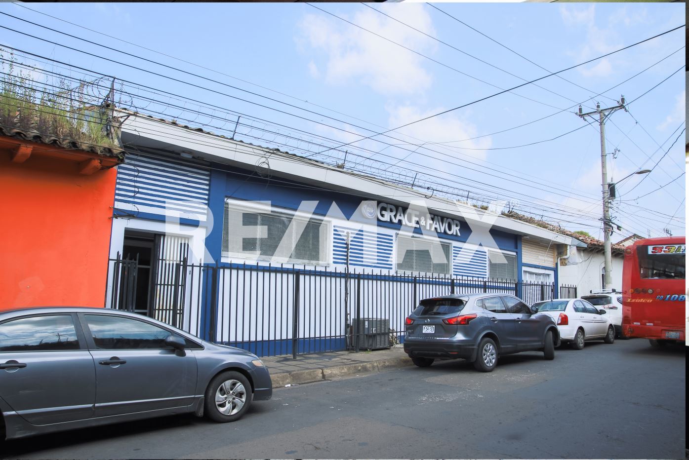 House for Sale in the Center of Sonsonate – High Gain Commercial Area