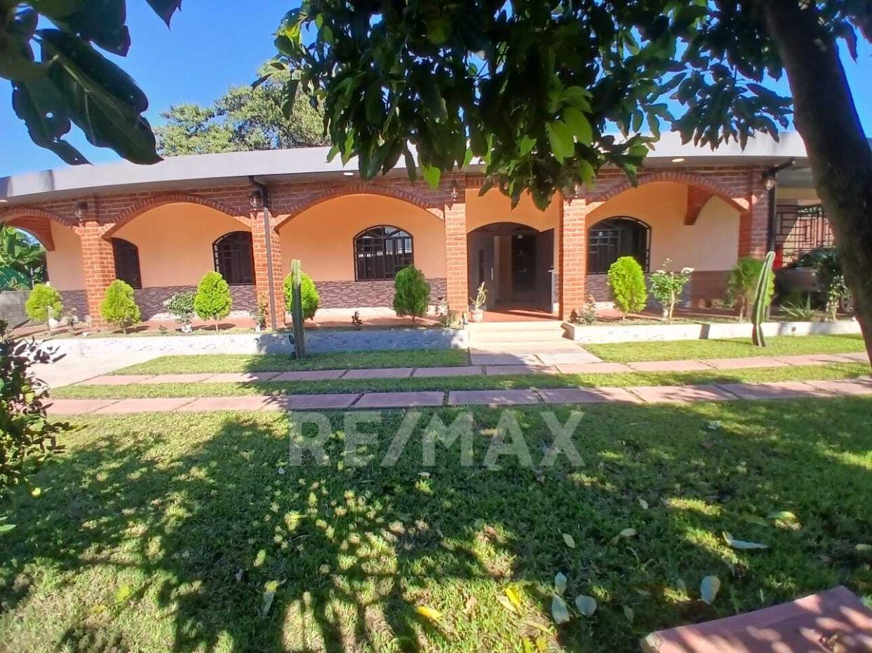 PEACEFUL ESTATE WITH LAND IN SAN JUAN OPICO