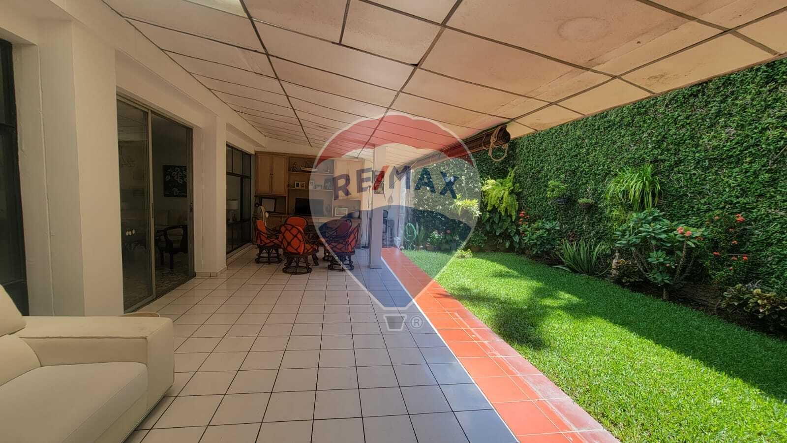 Large house for rent in Colonia Escalon