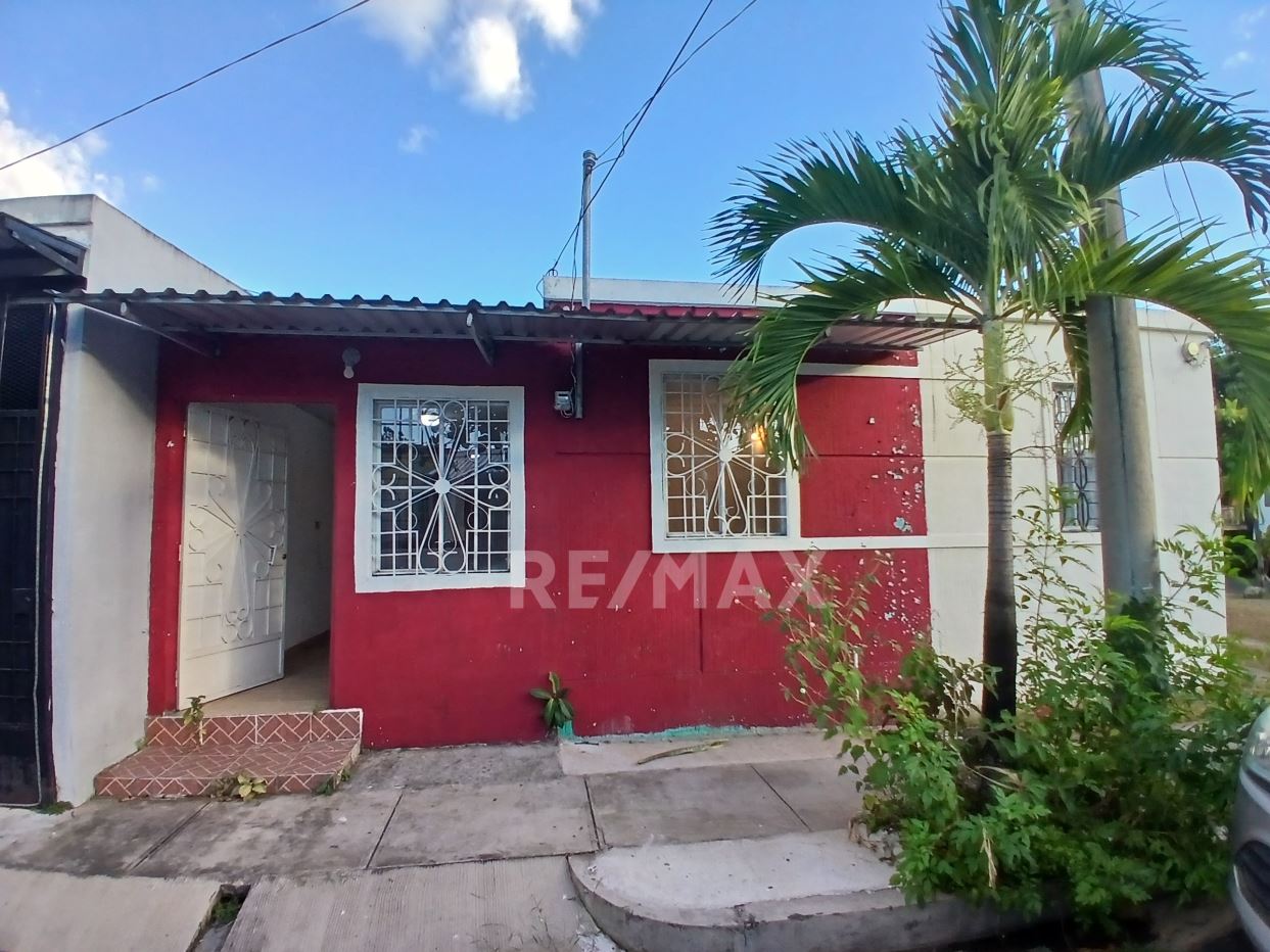 REMODELED HOUSE IN VALLE LOURDES