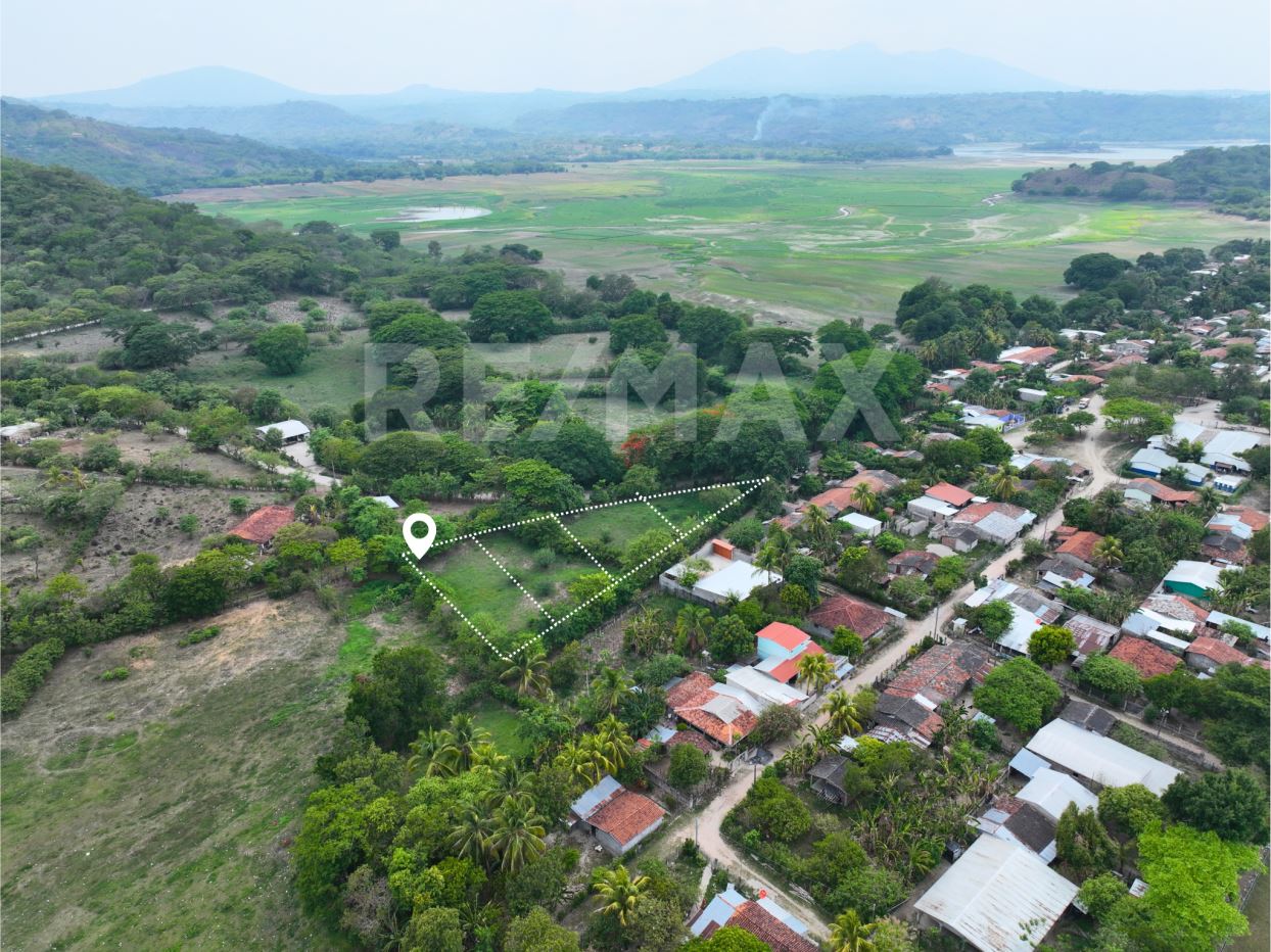 Land in Suchitoto