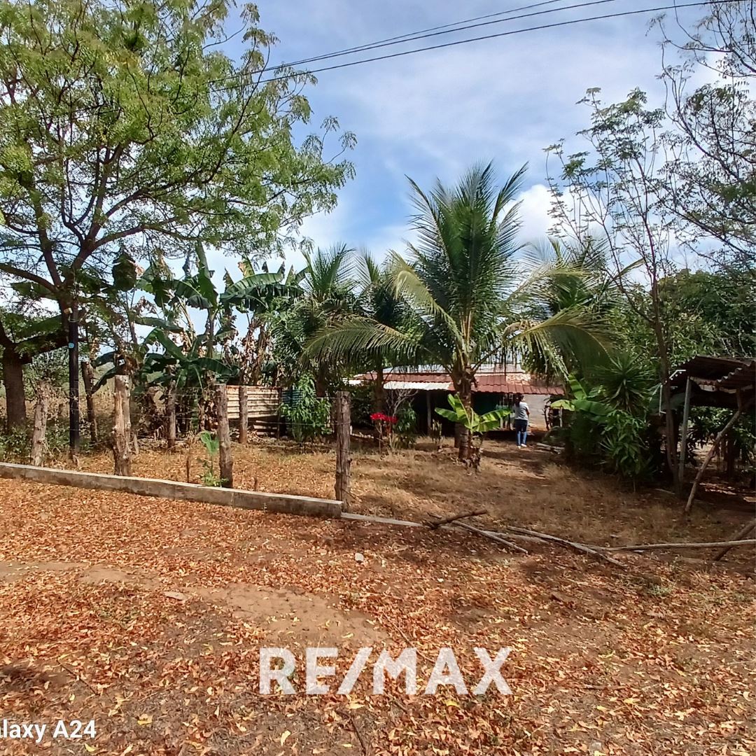 For sale land with house in Canton Zacamil