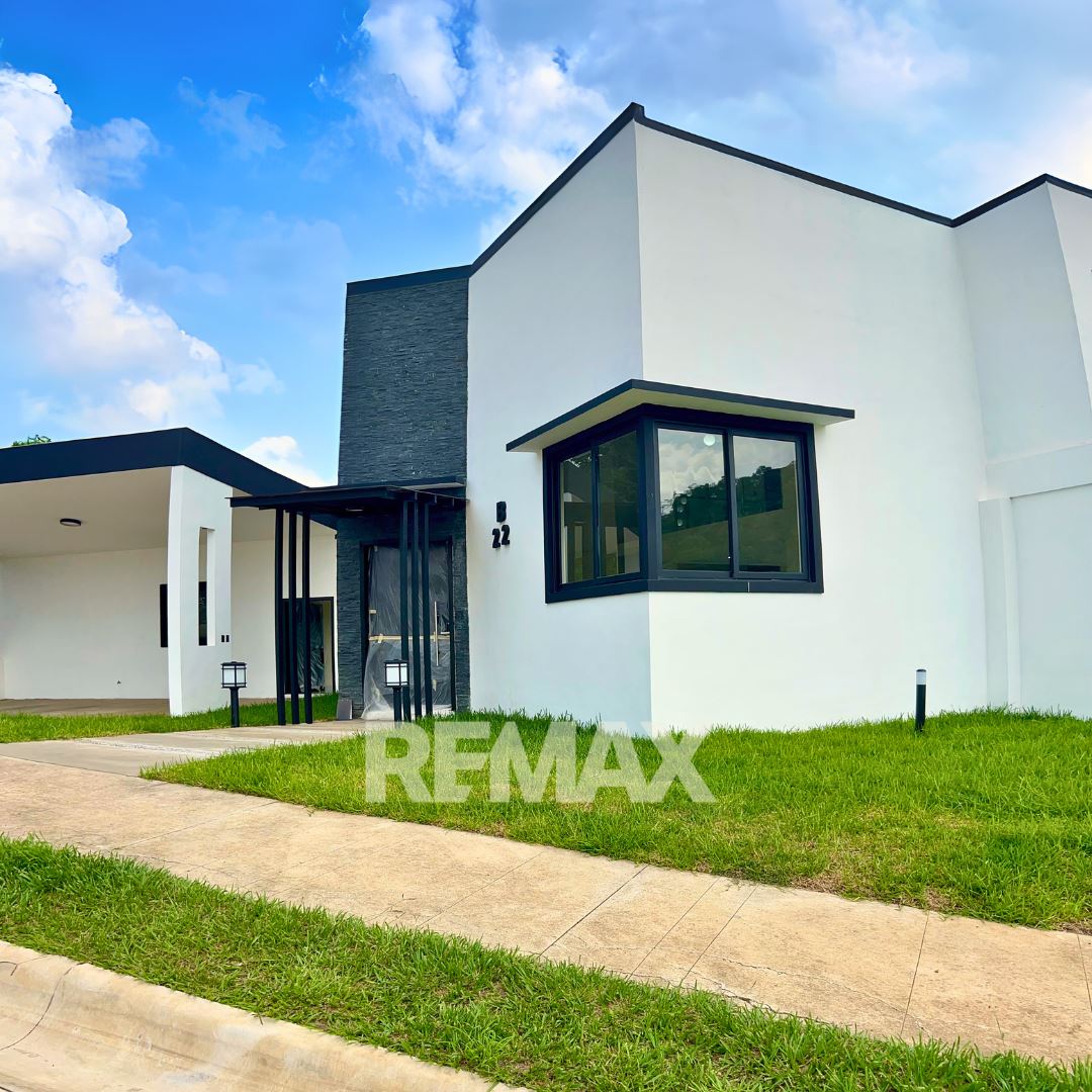 HOUSE FOR SALE IN EL ENCANTO COUNTRY CLUB