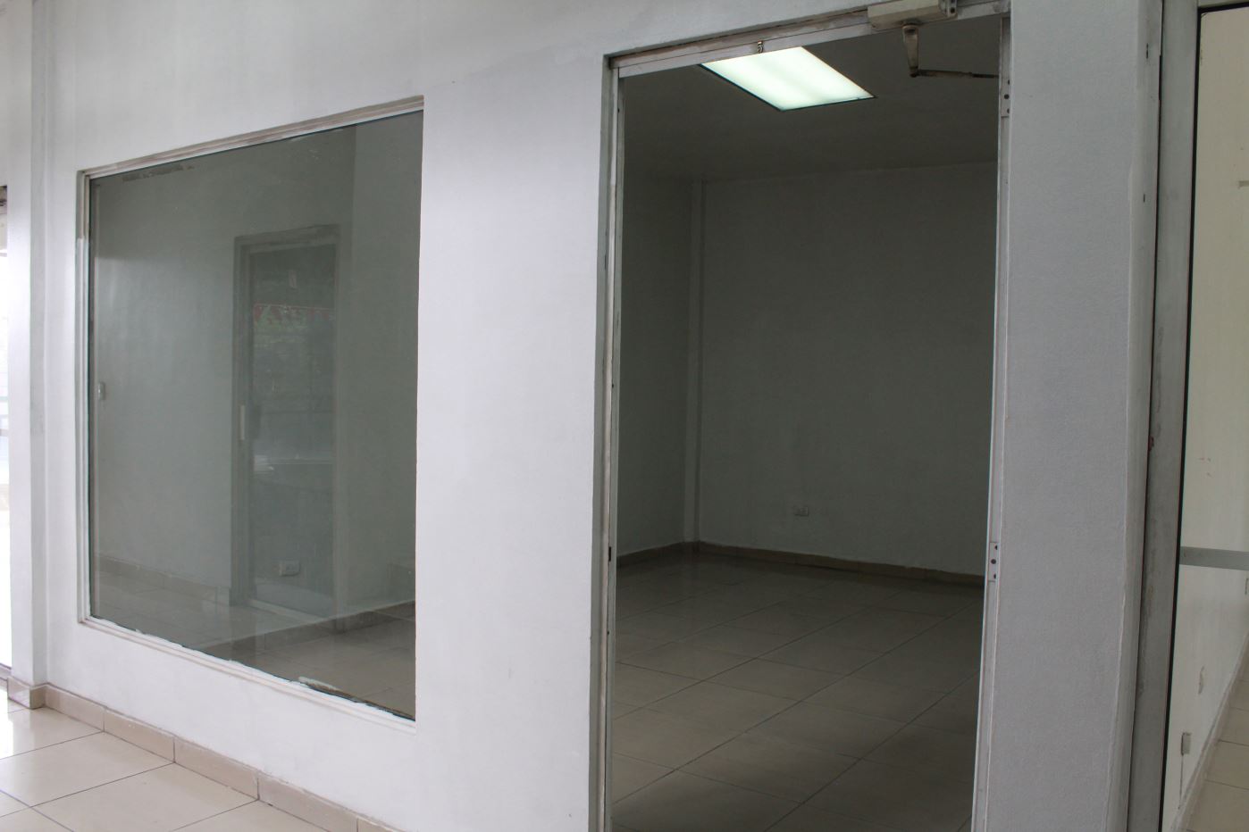 Local #6 en Alquiler Plaza Bahía