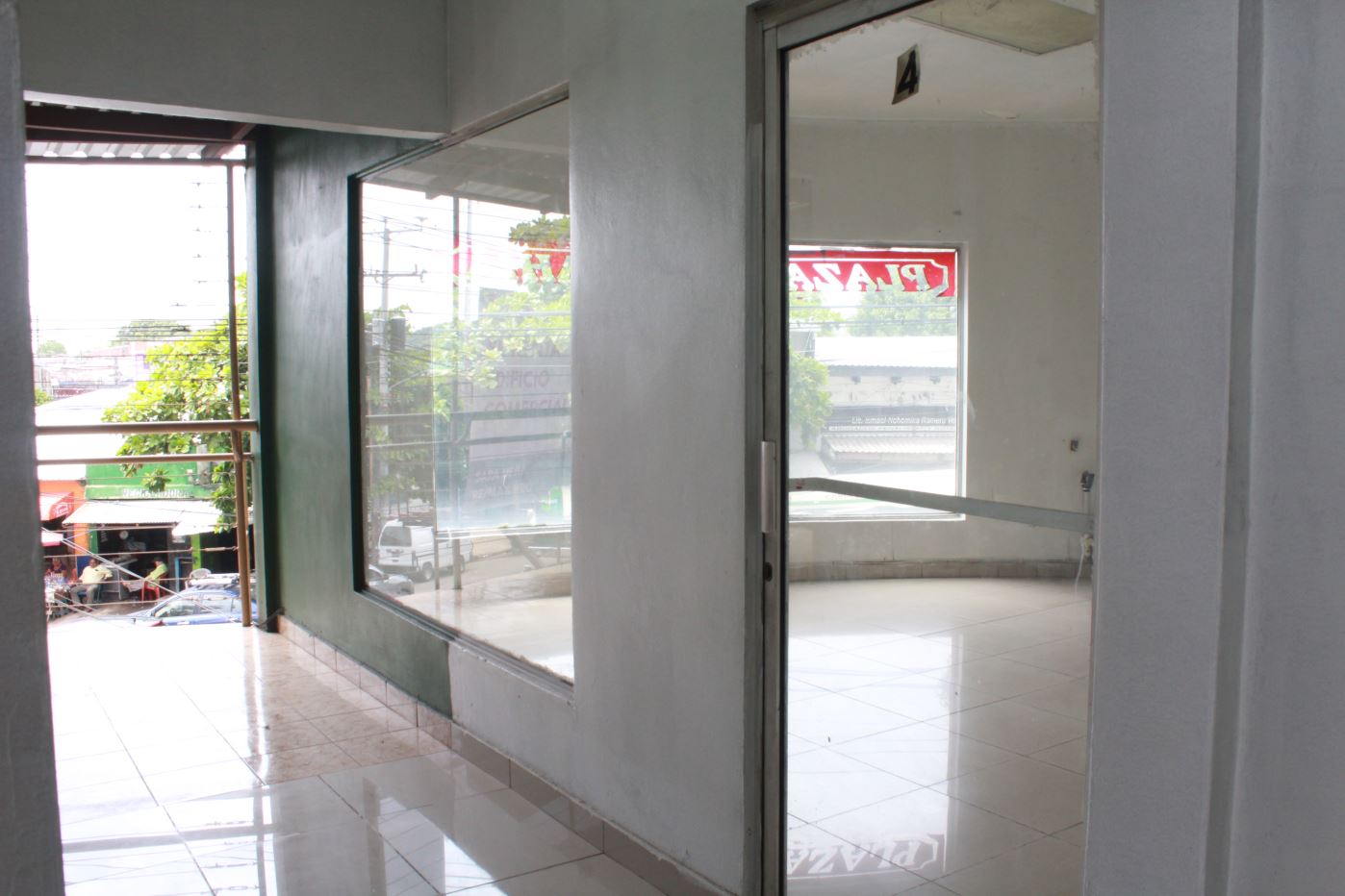 Local #7 en alquiler Plaza Bahía