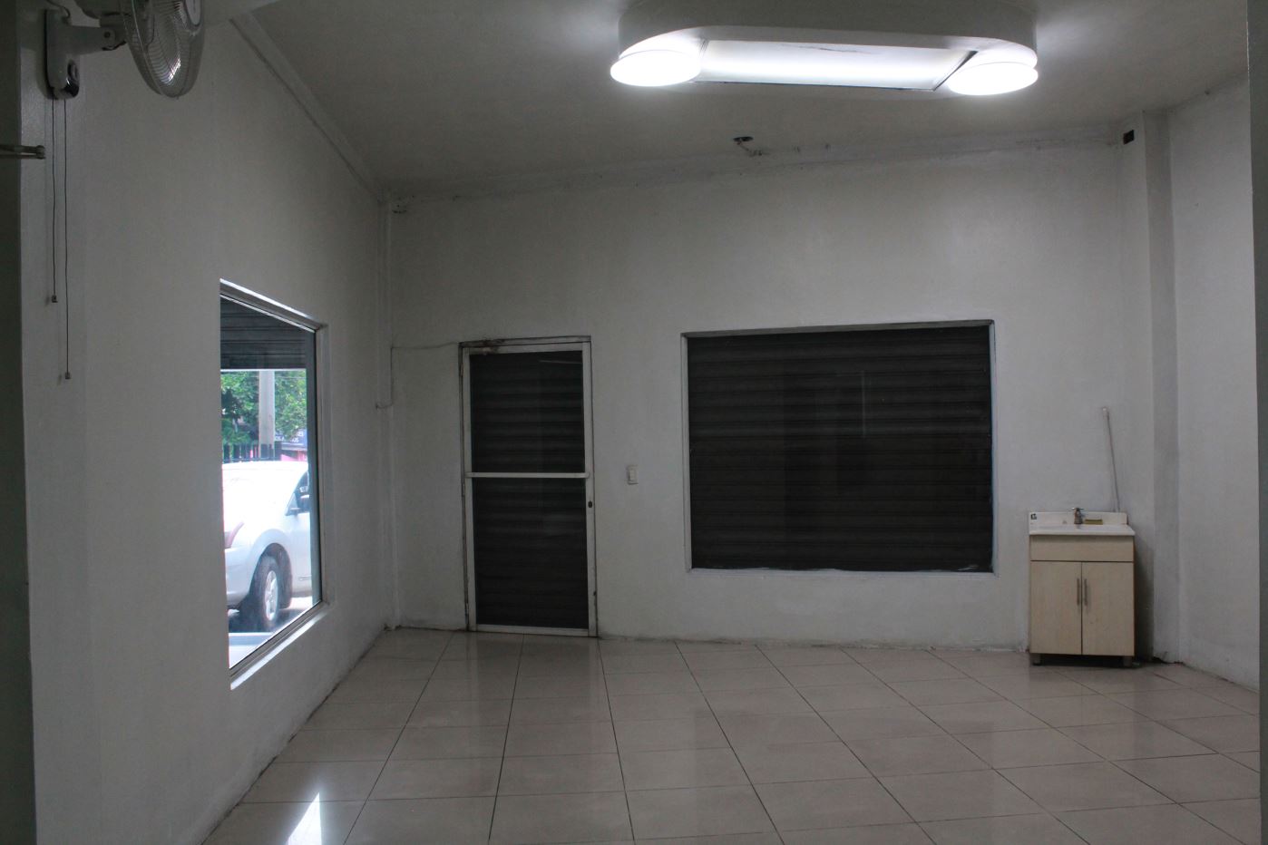 Local #1 en alquiler Plaza Bahía