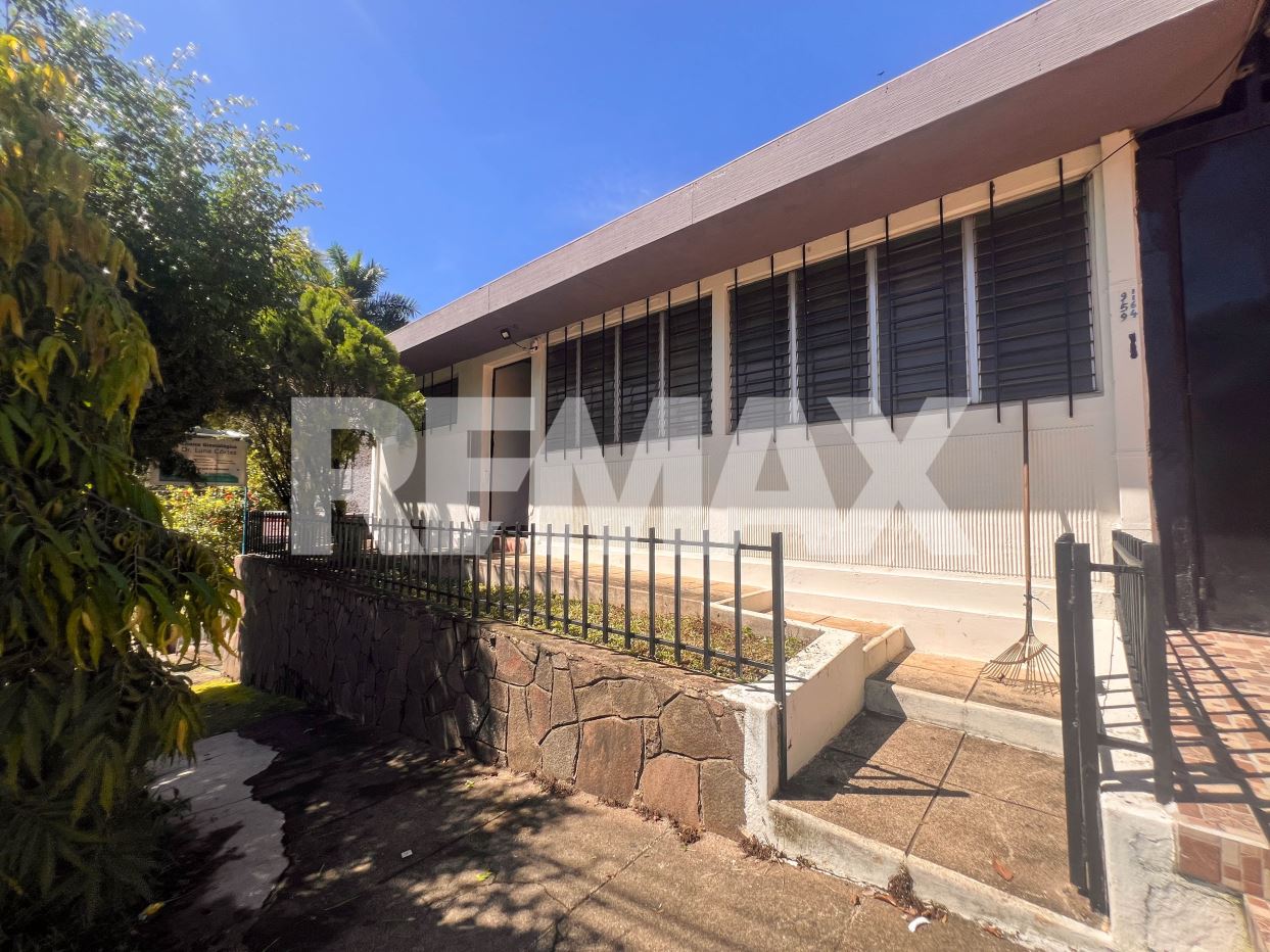 House for Rent in Front of Jucuapa’s Central Park