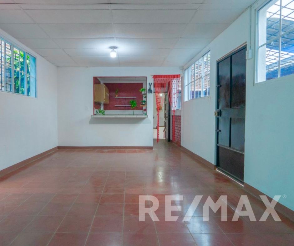 IDEAL FOR BUSINESS/HOSTEL/RESTAURANT WITH DOUBLE ACCESS