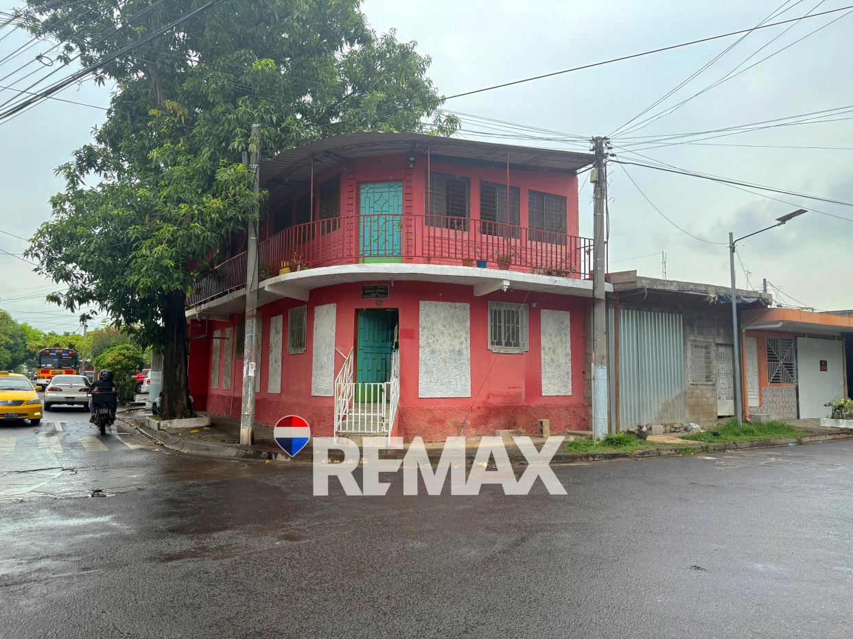 Corner House for Sale – Colonia La Presita 1