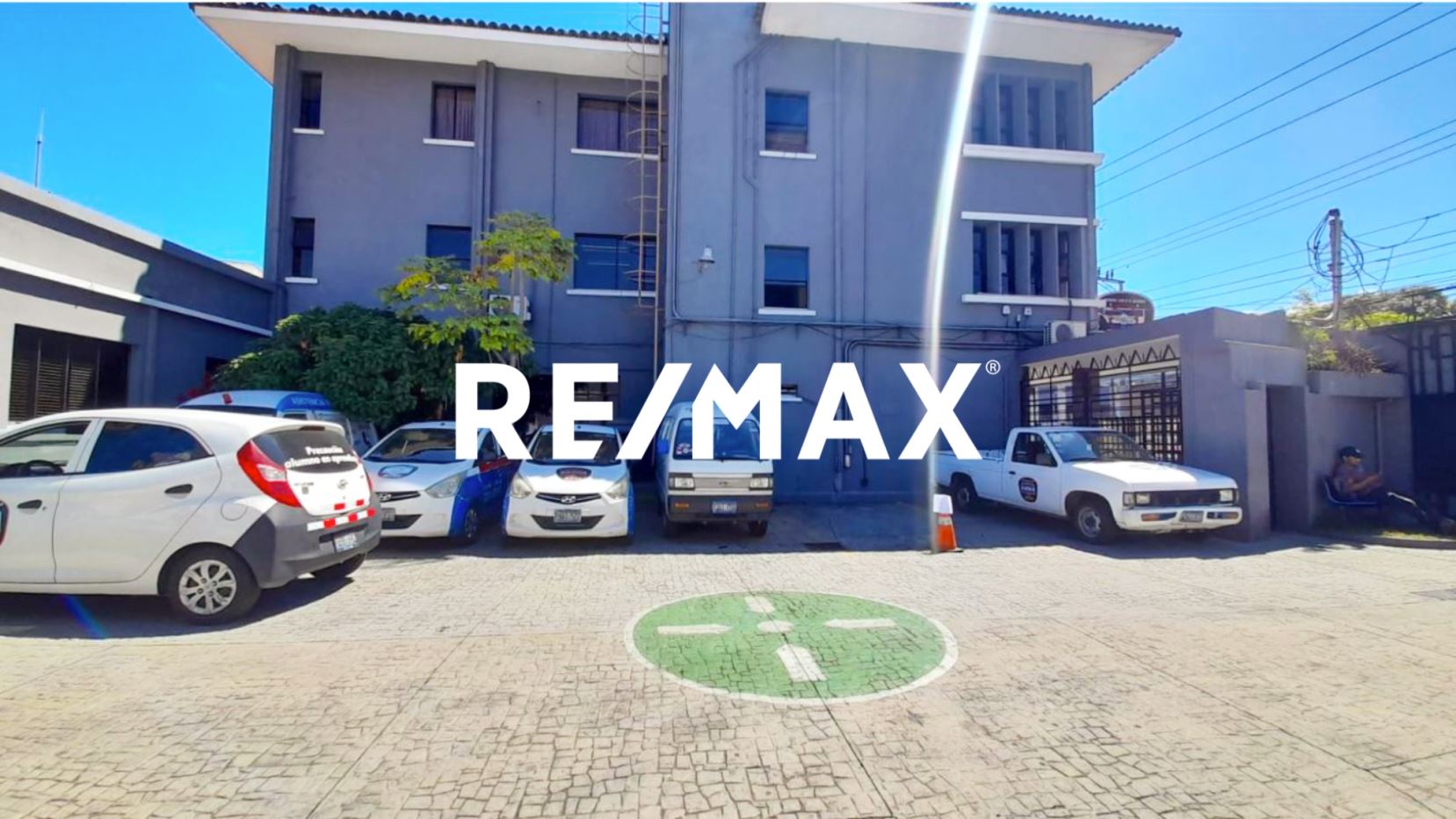 El Salvador Centro Histórico Edificio en Alquiler 885 mtr2 más 15 Estacionamientos