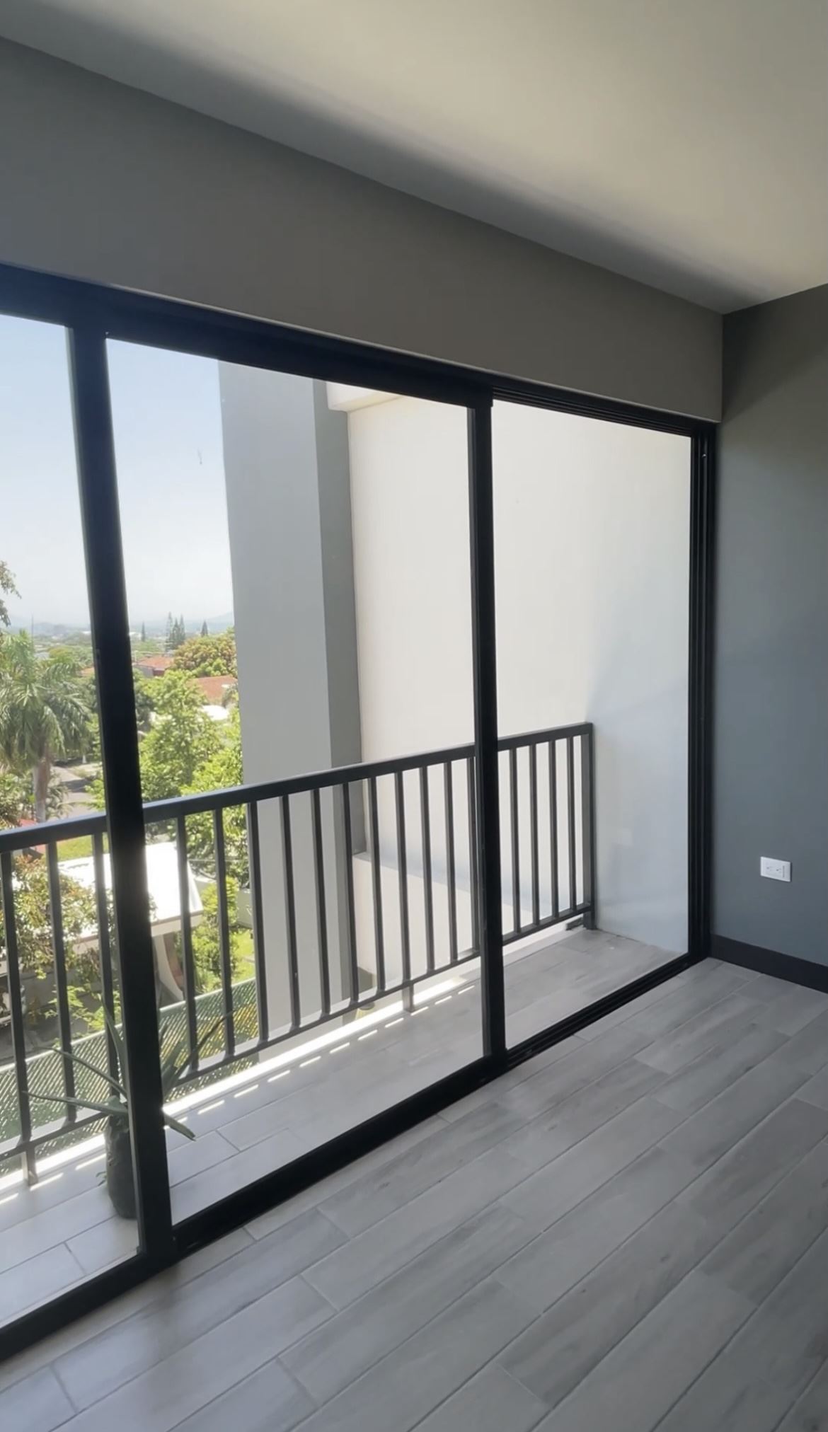 Oportunidad de Inversión con Bitcoin: Apartamento en Torre Aria