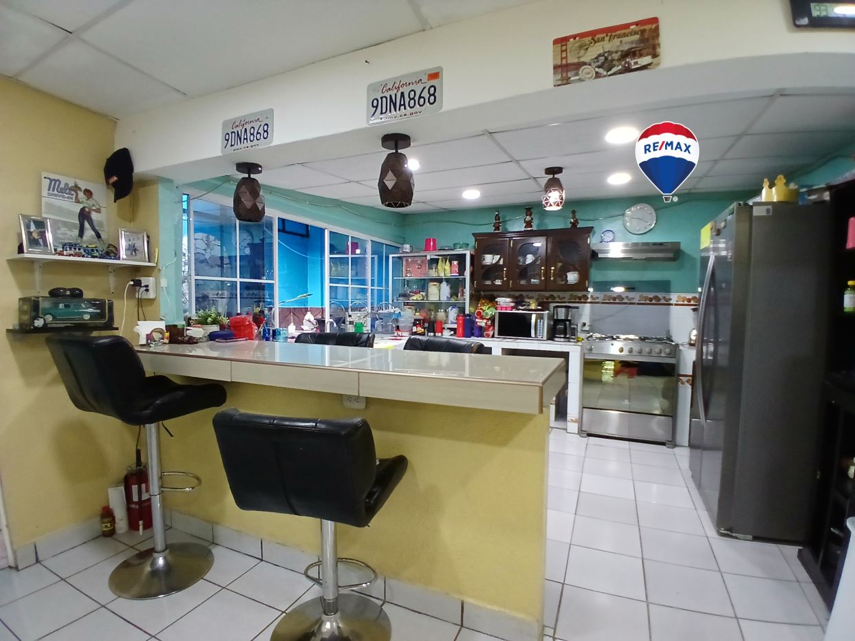 TWO CONNECTED HOMES IN VALLE LOURDES