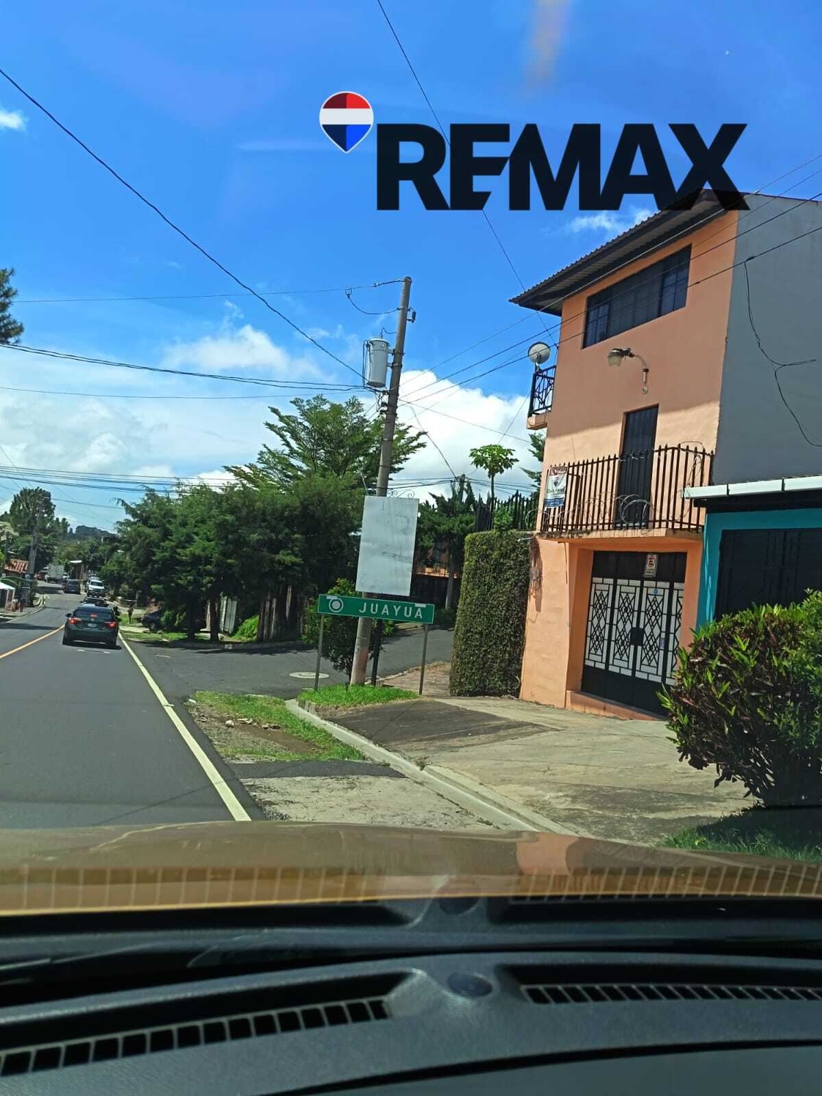 SE VENDE AMPLIA CASA DE 3 NIVELES EN JUAYÚA