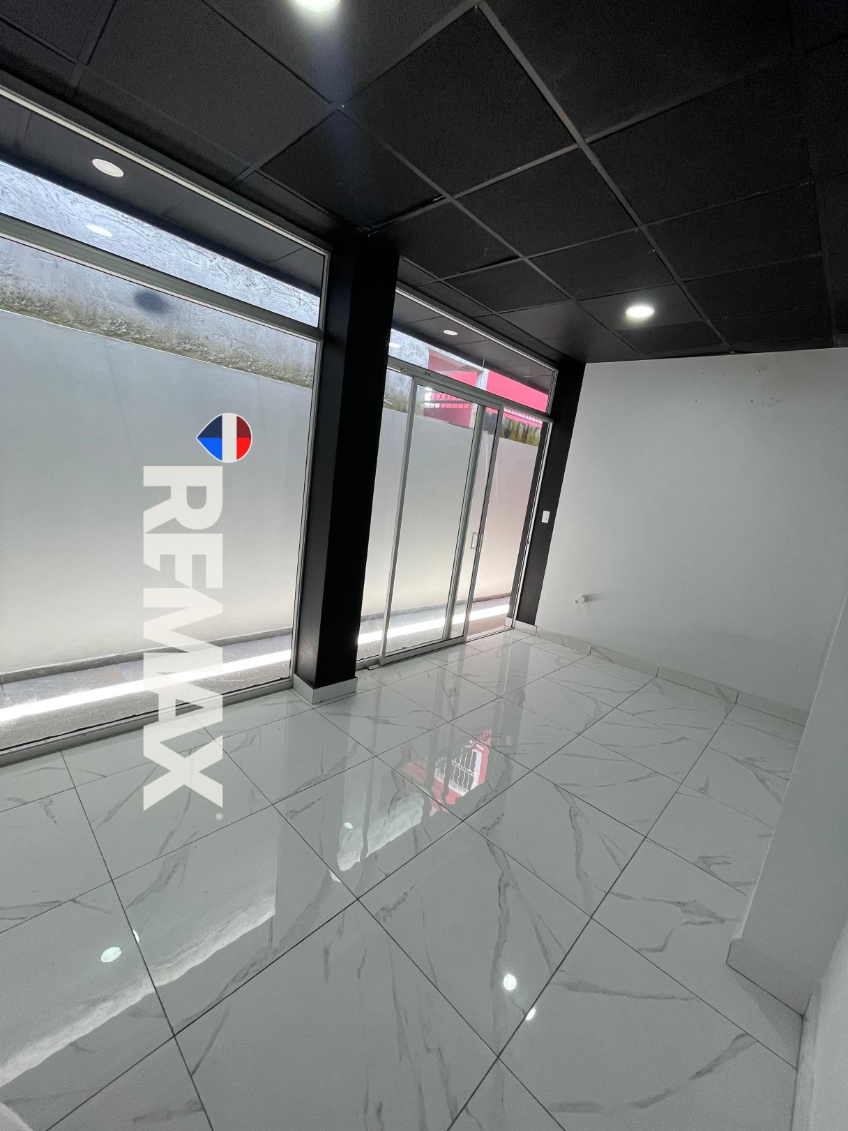 Se alquilan locales comerciales en el centro de Gotera