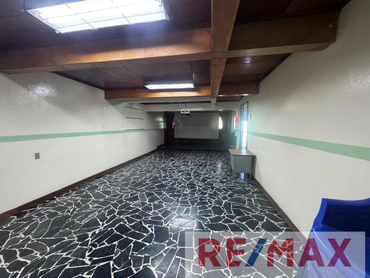 COMMERCIAL PREMISES FOR RENT NEAR REDONDEL TOROGOZ