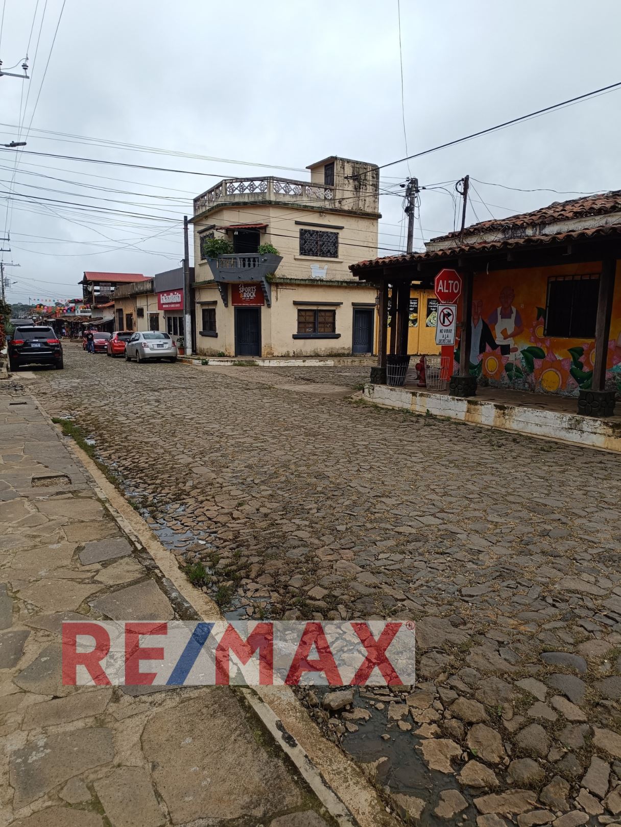 with a commercial and housing vocation  in the city of Ataco