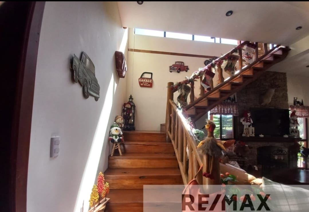 TWO-LEVEL HOUSE WITH A VIEW IN A PRIVATE RESIDENTIAL AREA