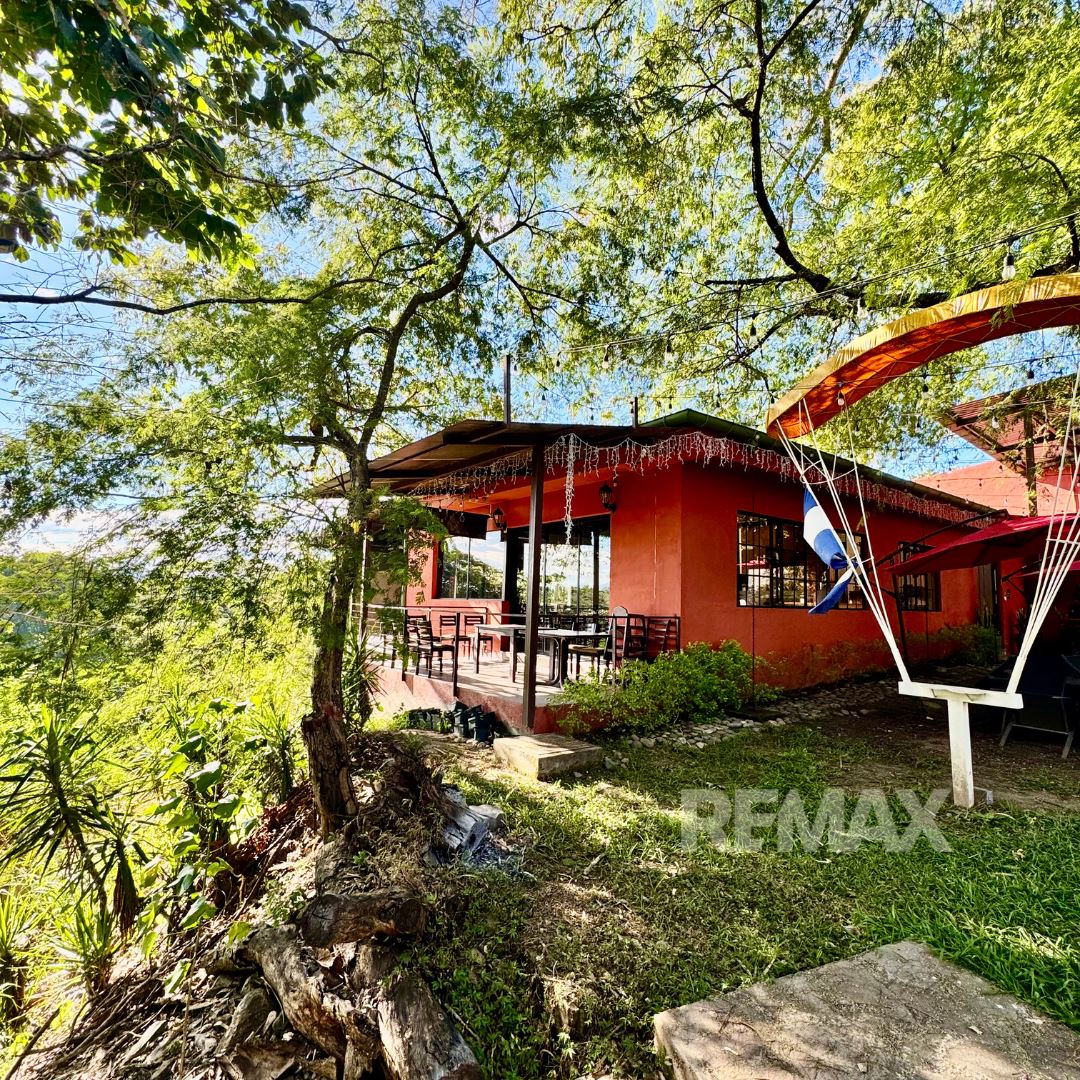 BIG COMMERCIAL SPACE MALL DEL SOL CHALATENANGO