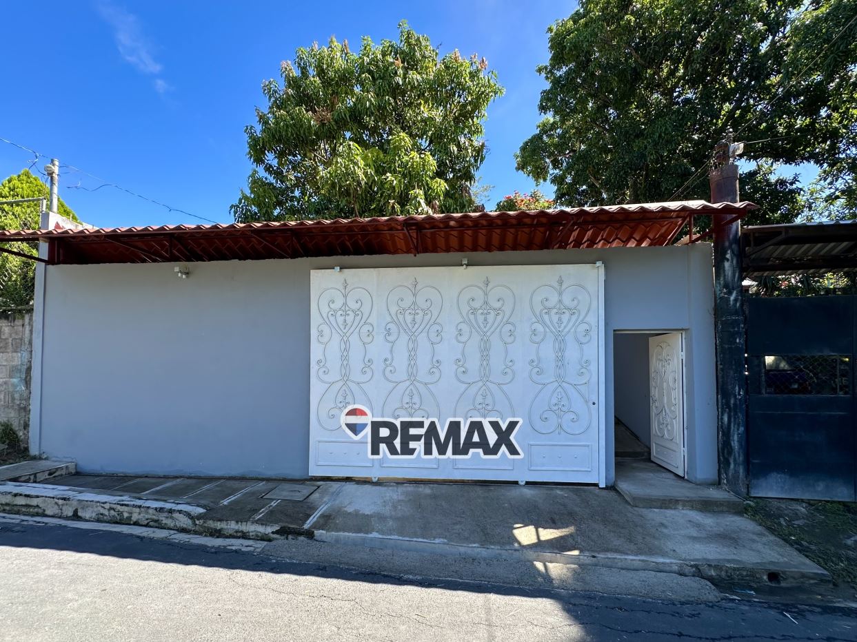 Charming Family Home with Panoramic Views – Santa Cruz Michapa