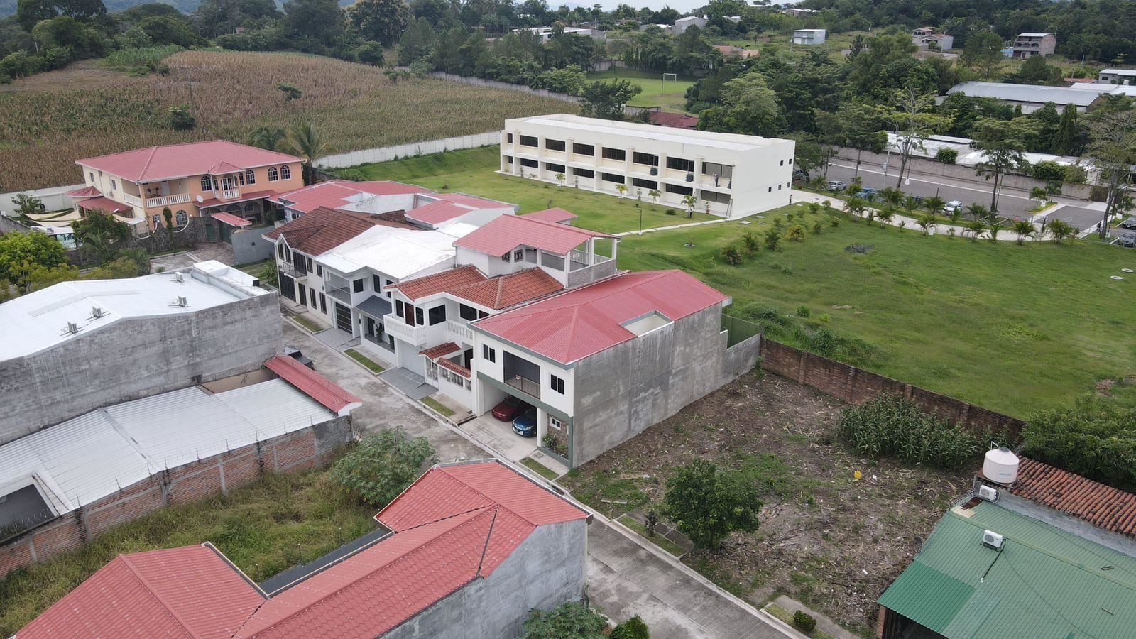 Modern and spacious house in Ilobasco (private residential)