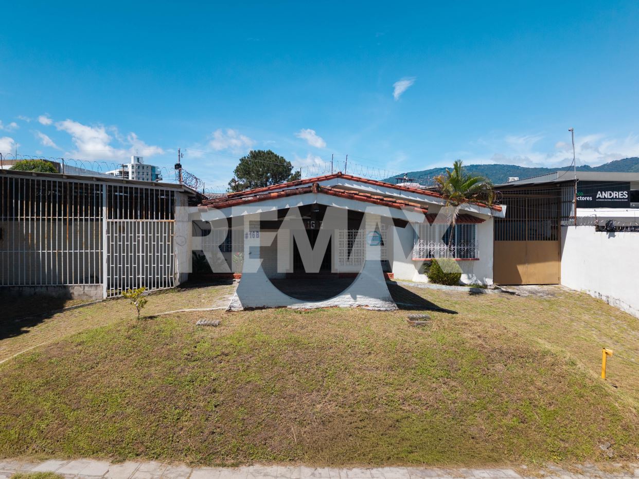 Spacious house for offices with warehouse in the San Francisco neighborhood