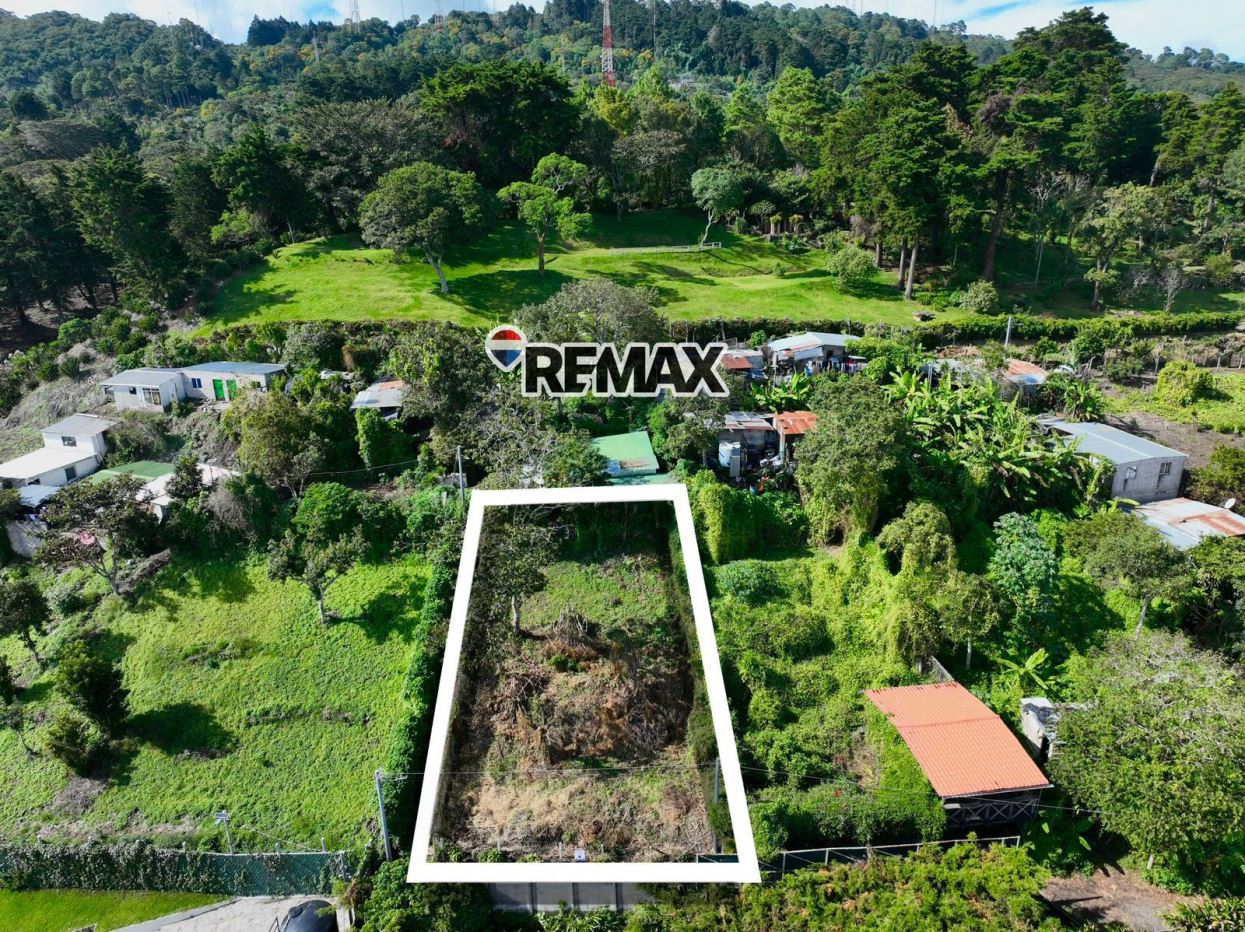 located 100 meters from the main street that goes up to the Boquerón