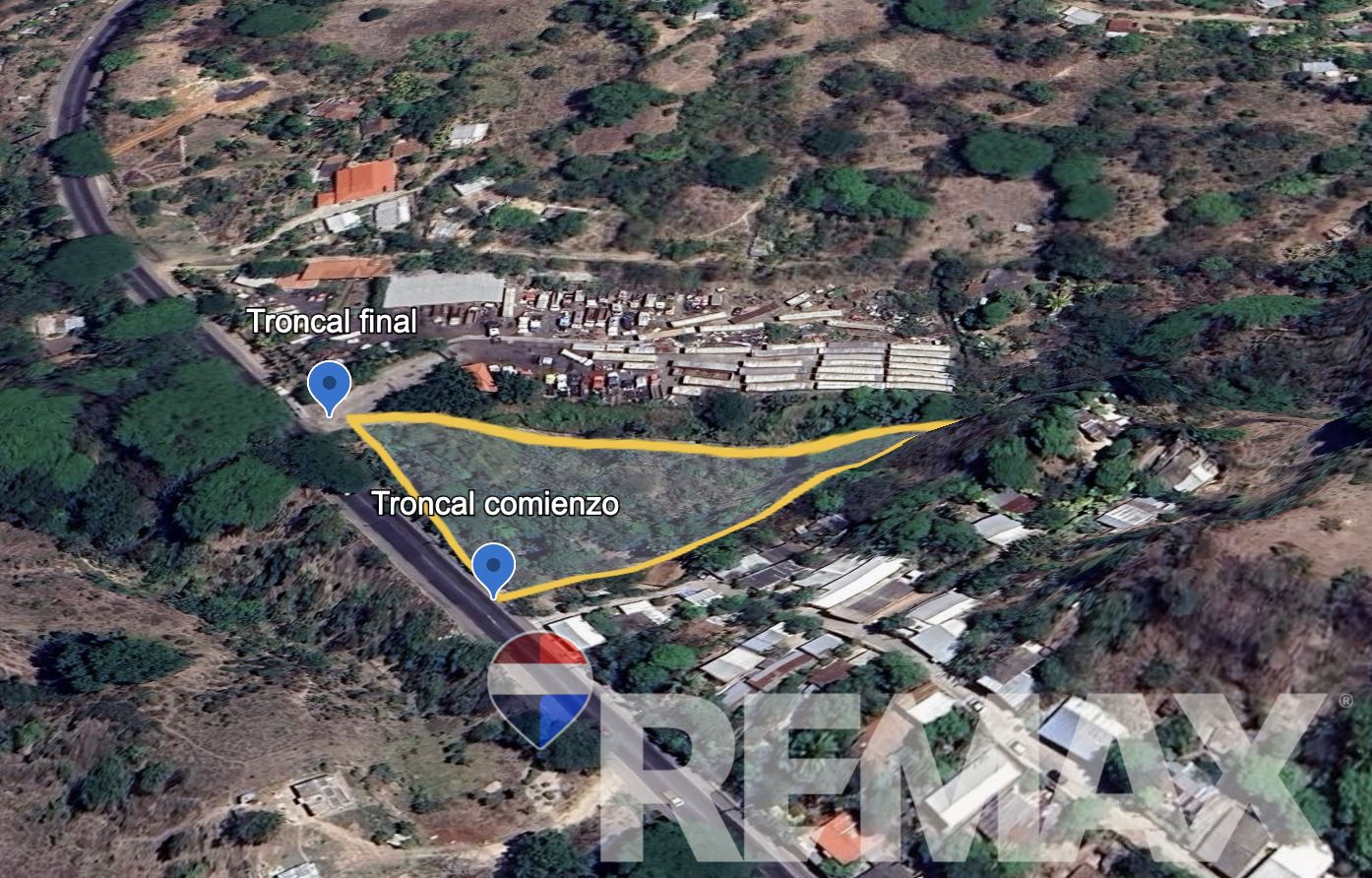 Land on Troncal del Norte