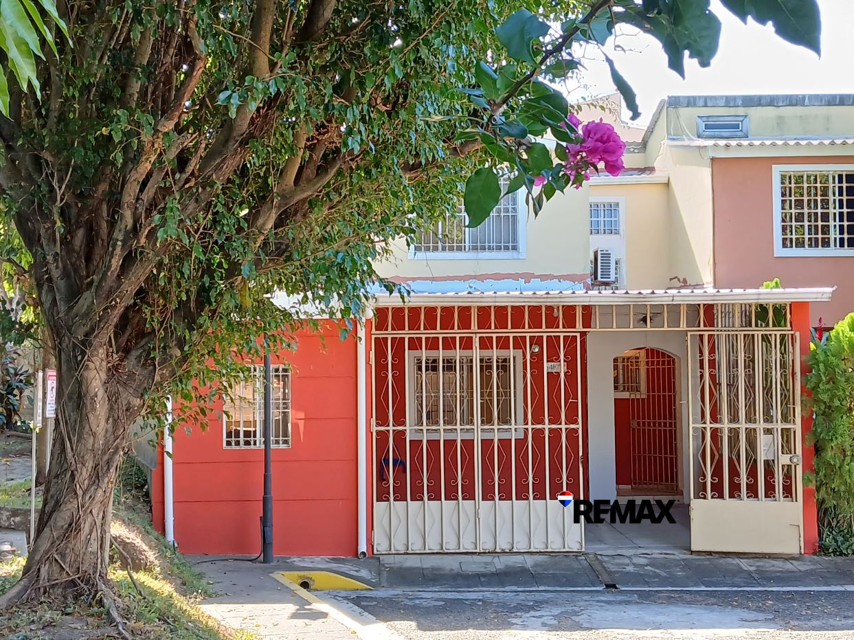 LARGE HOUSE IN LAS JACARANDAS 1