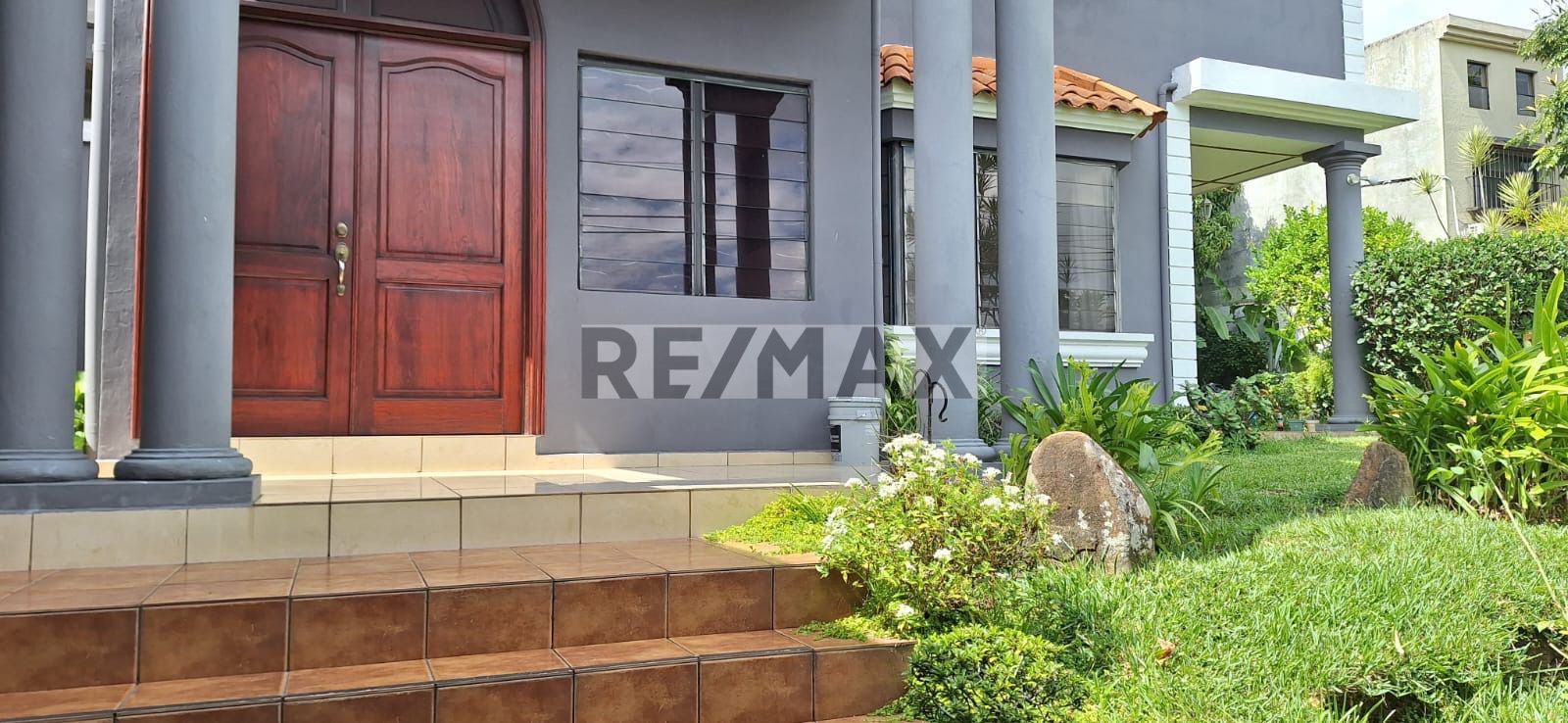 BEAUTIFUL AND SPACIOUS HOUSE FOR RENT BOSQUES DE SANTA TERESA RESIDENTIAL AREA