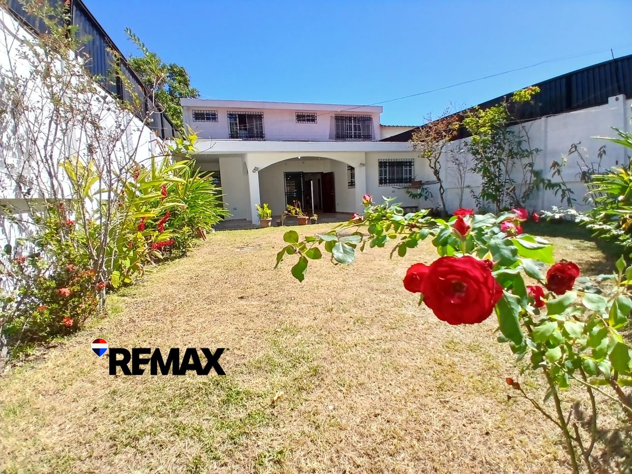 SPACIOUS HOUSE IN QUINTAS DORADAS