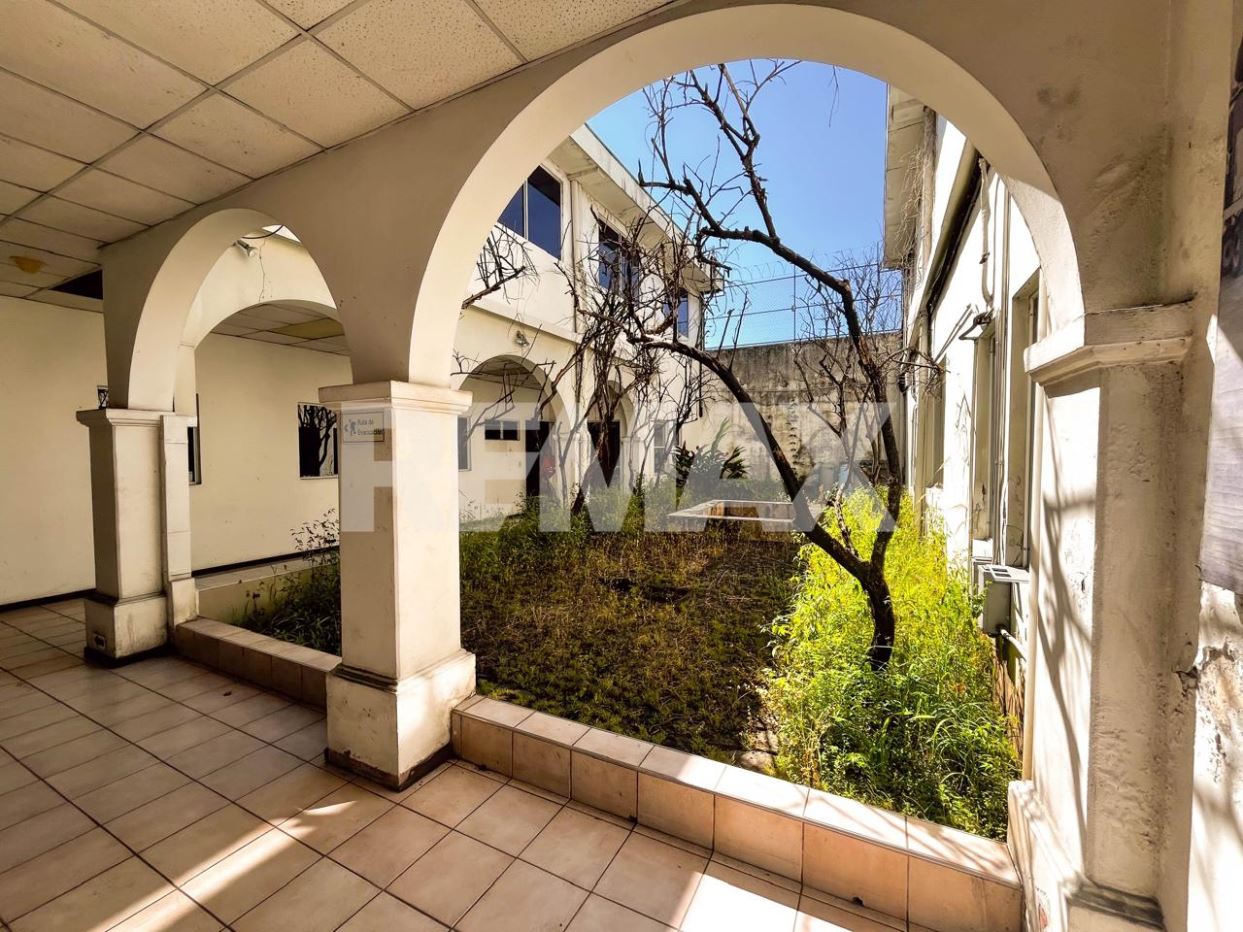 large-scale real estate asset located at the intersection of 11th East Street and Óscar Arnulfo Romero Avenue