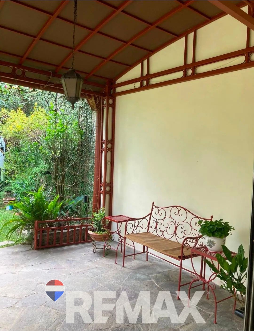 Beautiful house for rent in Santa Elena County with three parking spaces