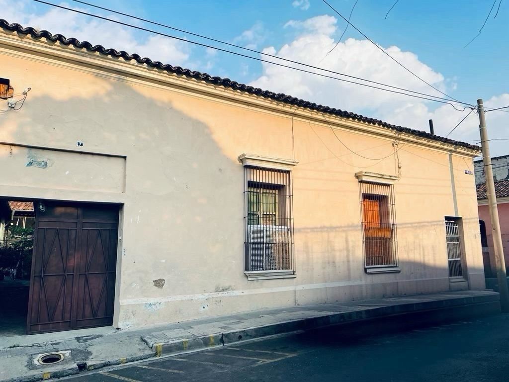 HOUSE FOR SALE IN DOWNTOWN SANTA ANA