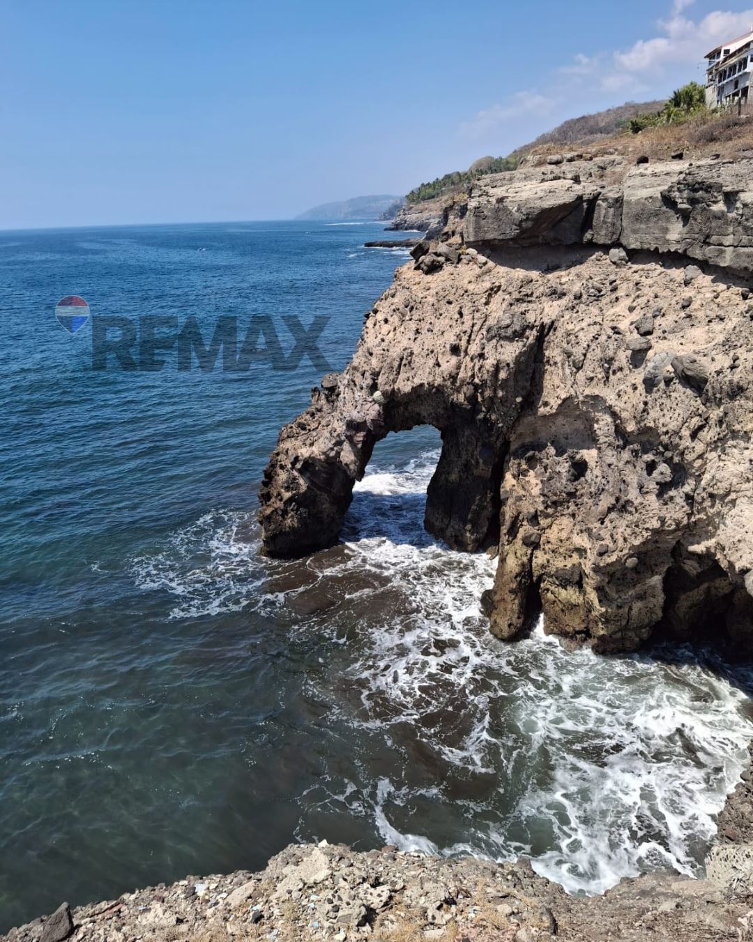 SPECTACULAR HOUSE ON EL PALMARCITO BEACH.