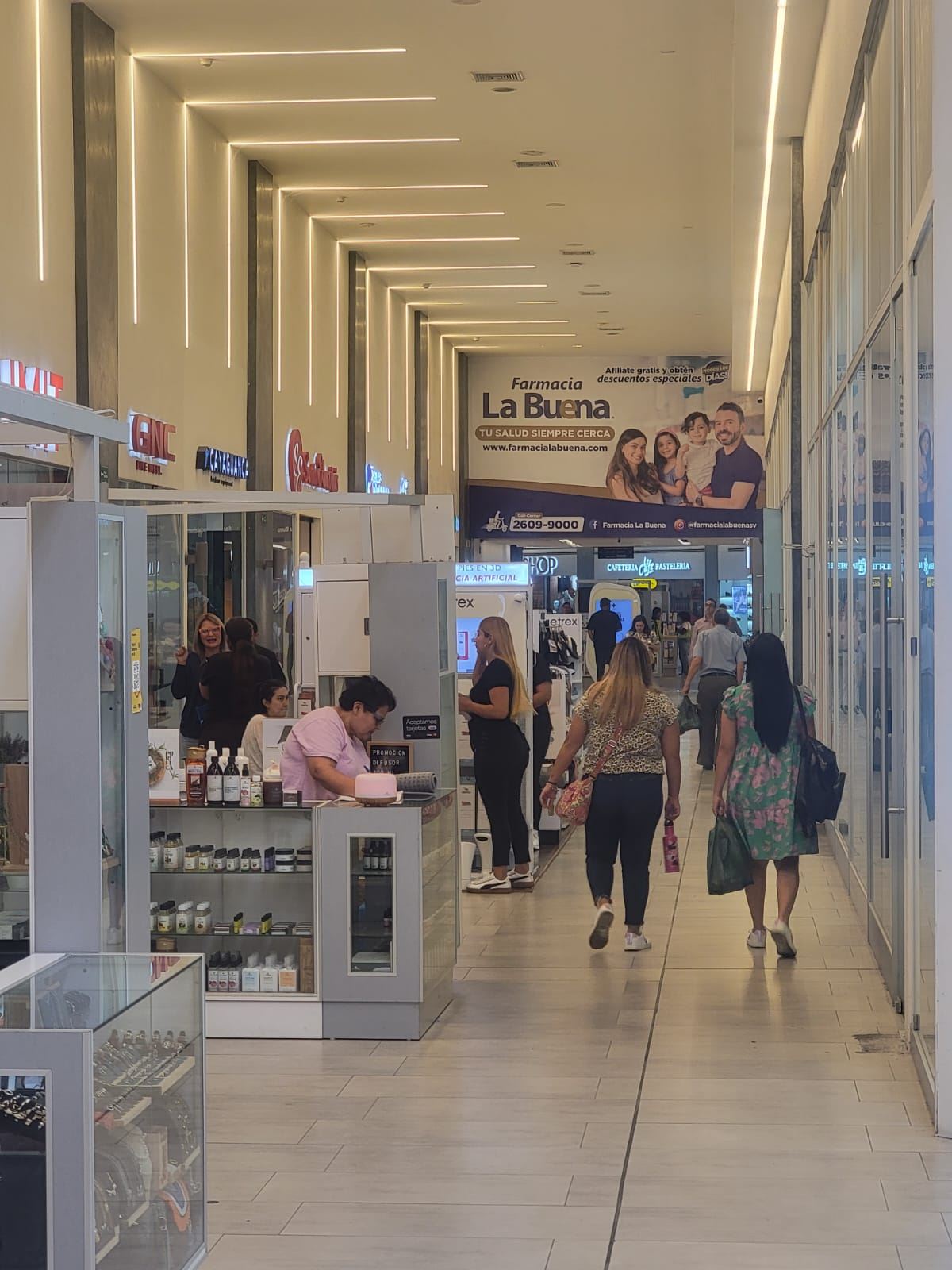 For rent: premises with A/C in Las Cascadas