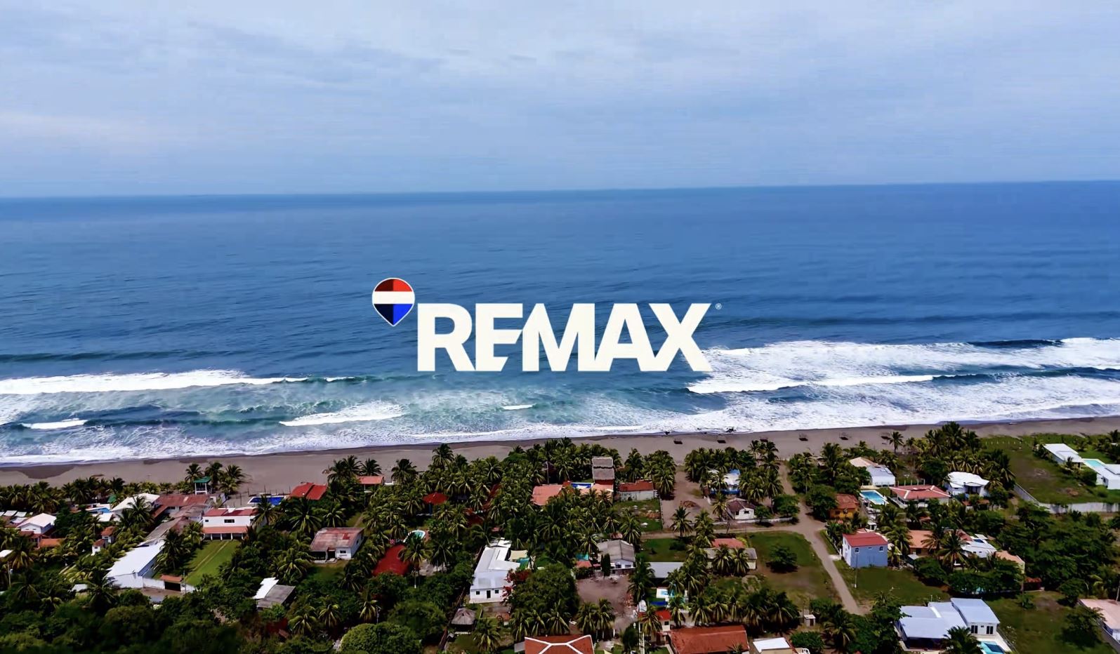 Beach House for Sale in Residential Complex. This residential complex has ocean access.