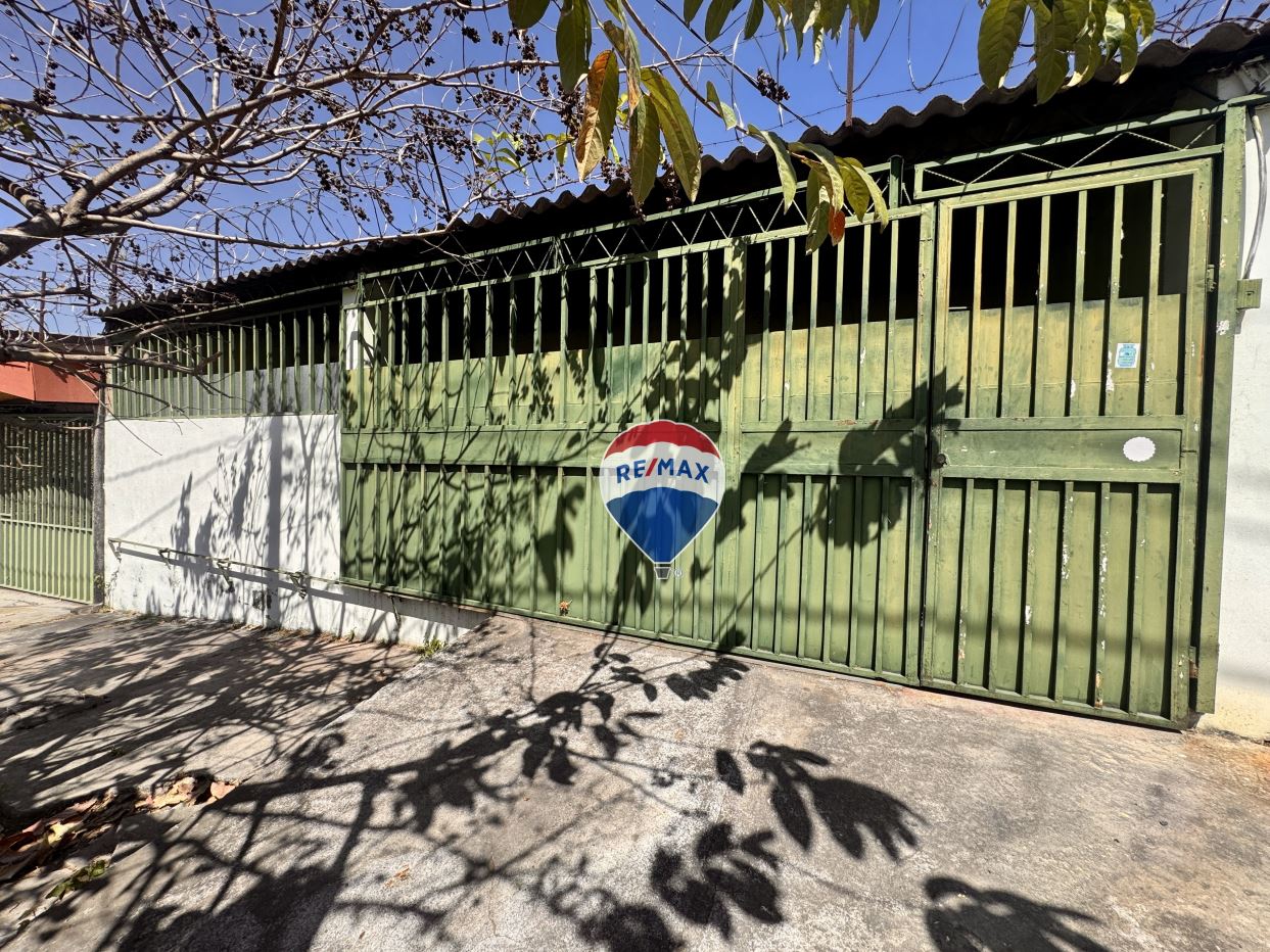 Spacious Property with Great Potential in Vista Hermosa – Prime Location