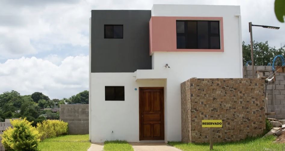 BRAND NEW HOME IN DOWNTOWN AHUACHAPÁN ???