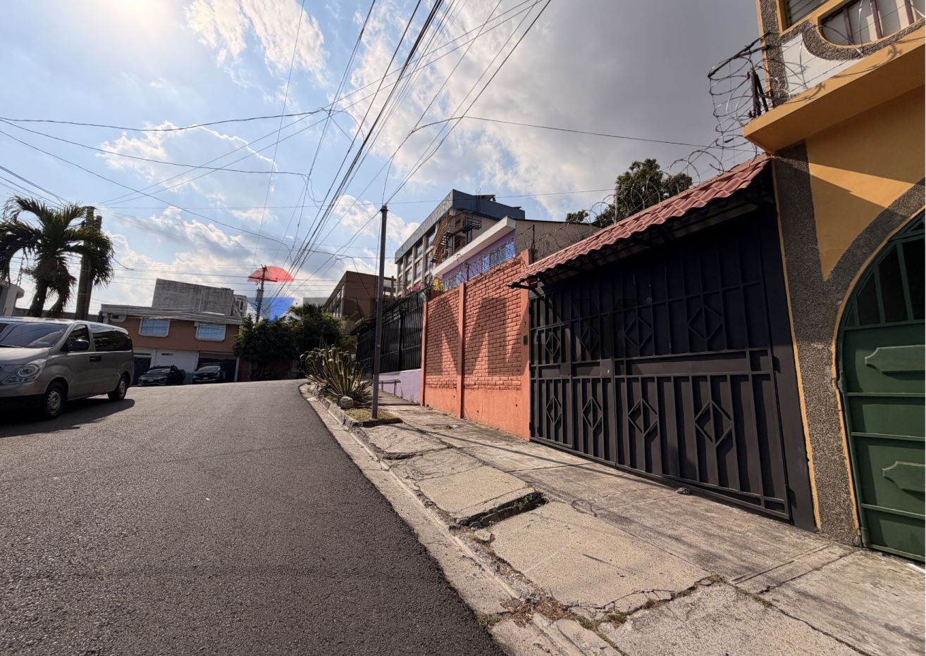 Large house for sale in Av. Olímpica