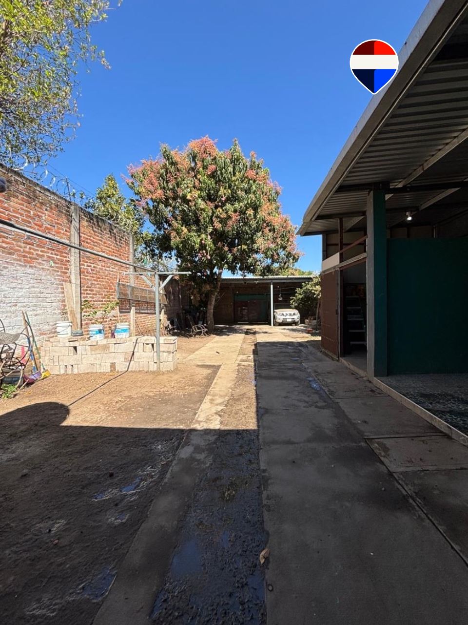 IT’S CLOSE TO LAS RAMBLAS