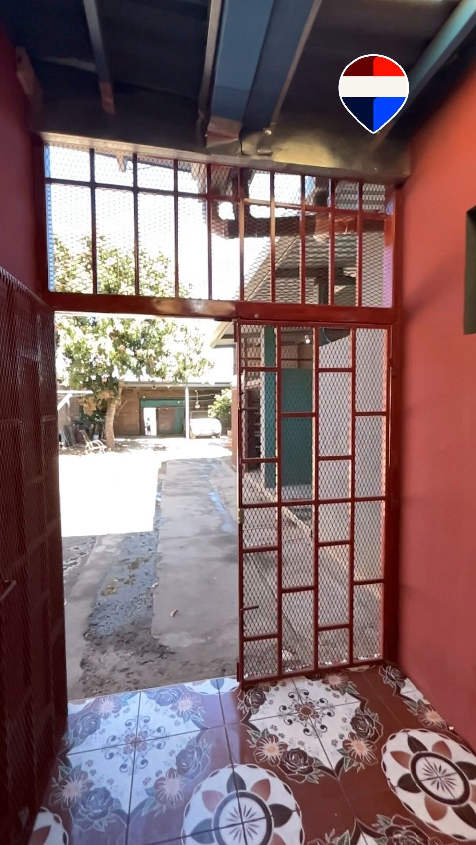 IT’S NEAR TO LAS RAMBLAS