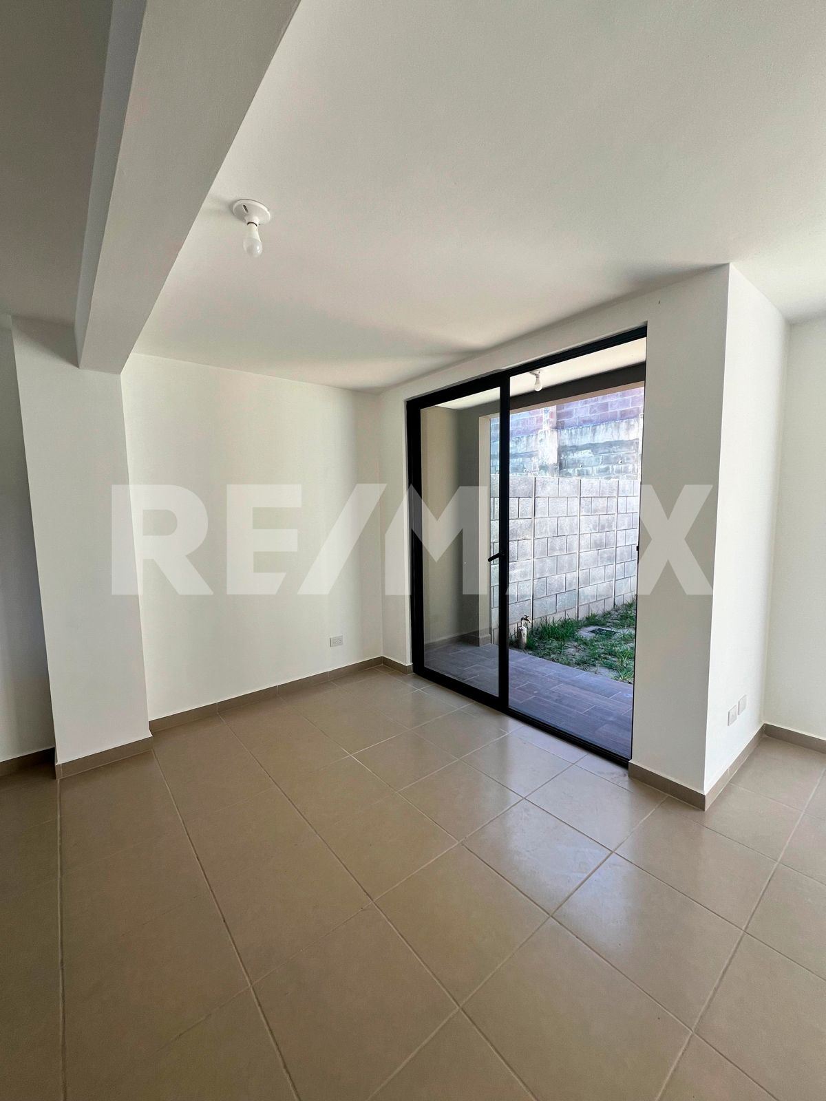 SE ALQUILA CASA EN VALLE DUCLE