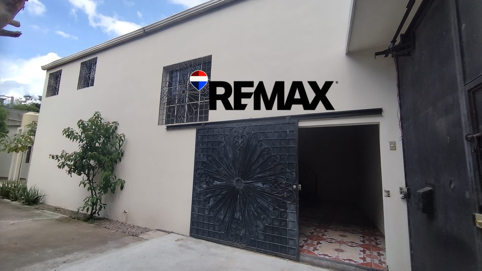 Large Commercial Property for Business in Santa Ana