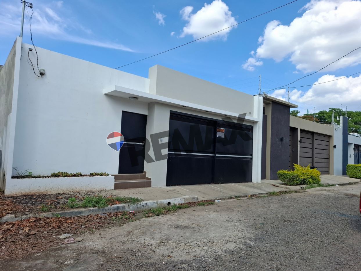 House for sale in Santa Ana