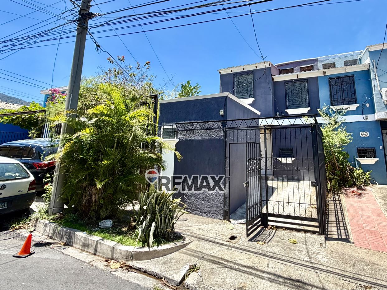 HOME FOR SALE IN RESIDENTIAL LA GLORIA