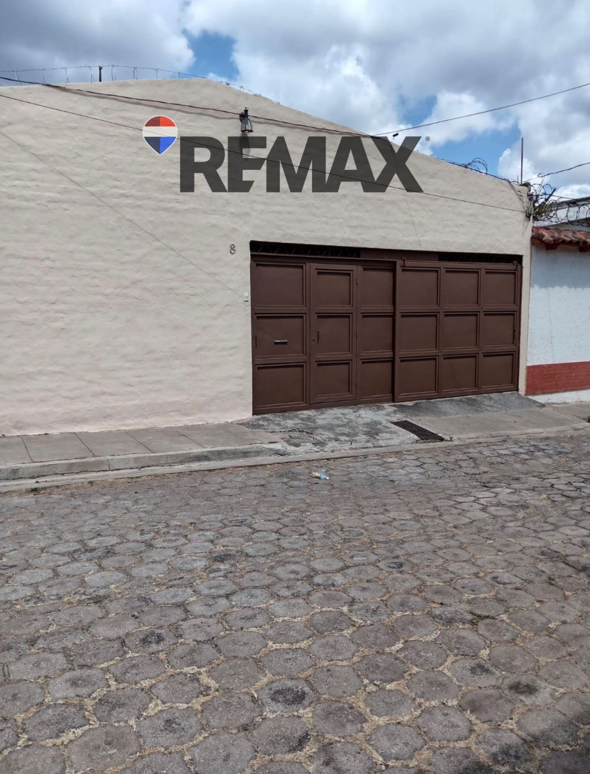 HOUSE FOR SALE ON PASAJE HASBUN BETWEEN 29 AND 31 WEST STREET No.8 BARRIO NUEVO SANTA ANA
