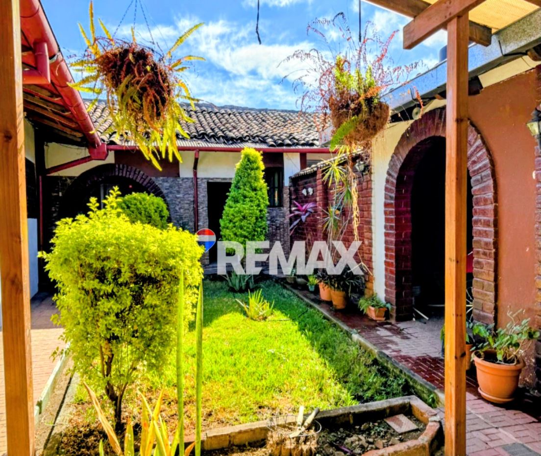 HOUSE FOR SALE IN SANTA ANA